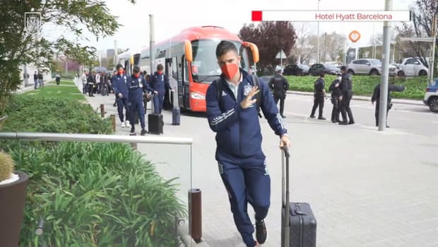 The Spanish national team arrive in Barcelona