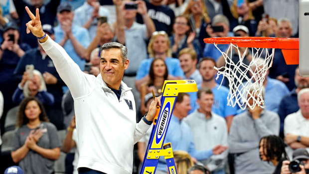 Jay Wright celebrates Villanova’s 2022 Elite Eight win over Houston
