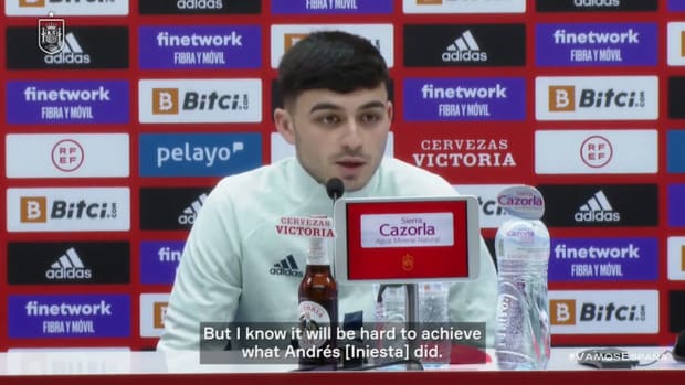 Pedri on Iniesta comparisons and wearing #10 for Spain