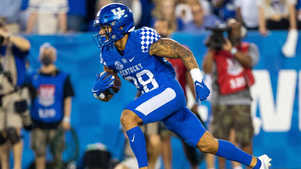 Kentucky wide receiver Rahsaan Lewis, son of Ray Lewis, runs with the ball.