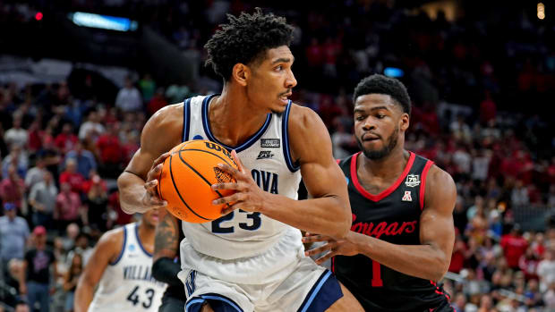 Mar 26, 2022; San Antonio, TX, USA; Villanova Wildcats forward Jermaine Samuels (23) handles the ball against Houston Cougars guard Jamal Shead (1) during the second half in the finals of the South regional of the men's college basketball NCAA Tournament at AT&T Center. Mandatory Credit: Daniel Dunn-USA TODAY Sports
