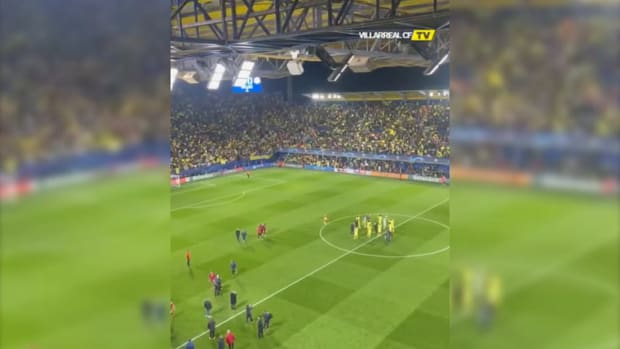 Villarreal players thanks fans for support after victory over Bayern
