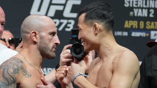 Alexander Volkanovski faces off with the Korean Zombie during weigh ins for UFC 273 at VyStar Veterans Memorial Stadium.
