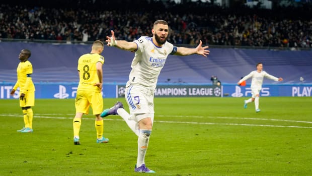 Karim Benzema stuns Chelsea in extra time