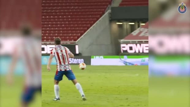 Alexis Vega’s incredible long-range goal vs Monterrey