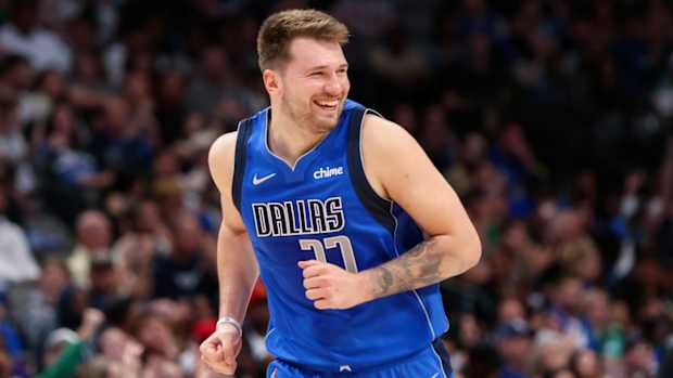 Dallas Mavericks guard Luka Doncic (77)