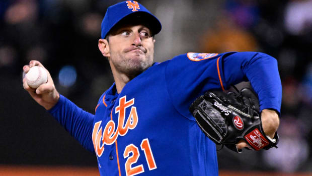 New York Mets starting pitcher Max Scherzer (21) delivers the ball to the San Francisco Giants during the second inning of the second game of a baseball double-header Tuesday, April 19, 2022, in New York.