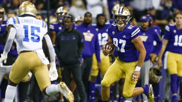 Washington Huskies tight end Cade Otton (87) runs for yards after the catch against the UCLA Bruins during the second quarter at Alaska Airlines Field at Husky Stadium.