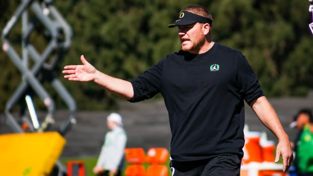 Tosh Lupoi Oregon Spring Practice Cropped