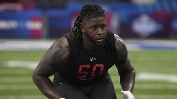 Mar 5, 2022; Indianapolis, IN, USA; Alabama-birmingham defensive lineman Alex Wright (DL50) goes through drills during the 2022 NFL Scouting Combine at Lucas Oil Stadium. Mandatory Credit: Kirby Lee-USA TODAY Sports
