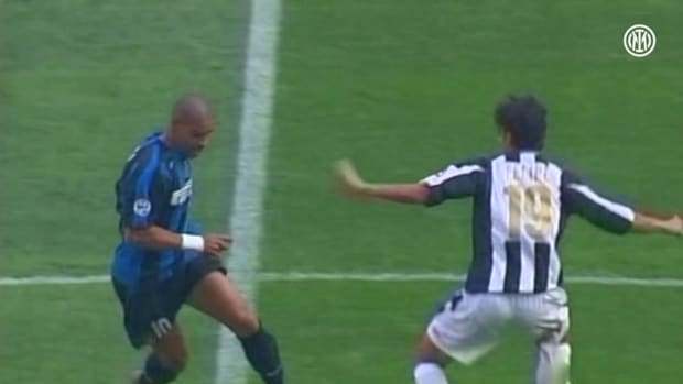 Adriano's solo goal vs Udinese