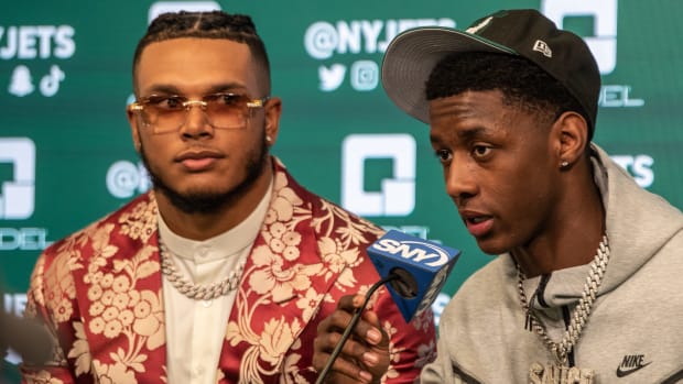 New York Jets introduce all three of their 2022 first-round NFL Draft picks. Jermaine Johnson looks at Ahmad \"Sauce\" Gardner as he speaks during a press conference at Atlantic Health Jets Training Center in Florham Park, NJ on Friday April 29, 2022. Jets 1st Round Draft Picks 2022