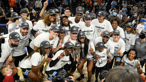 Chicago Sky celebrate after winning 2021 WNBA title.