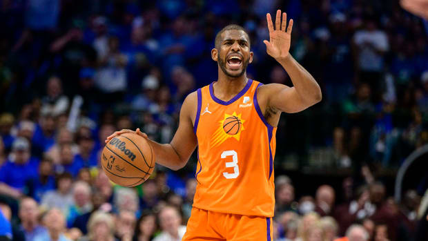 Chris Paul with the Suns during Game 4 against the Mavericks.