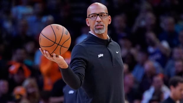 Suns head coach Monty Williams hands off the ball during a break in the action.