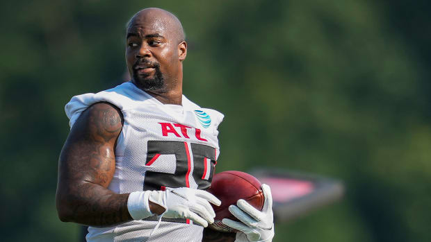 Mike Davis at training camp for the Falcons.