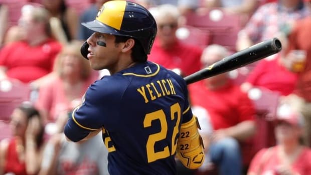 Christian Yelich hits for a cycle for the Brewers.
