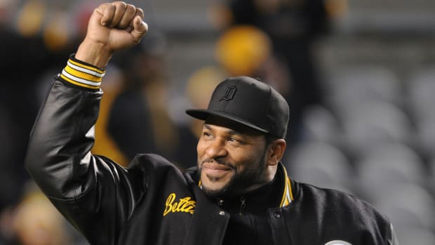 Pittsburgh Steelers former running back Jerome Bettis acknowledges the crowd during a halftime recognition for the Steelers Hall of Honor at Heinz Field in 2017.