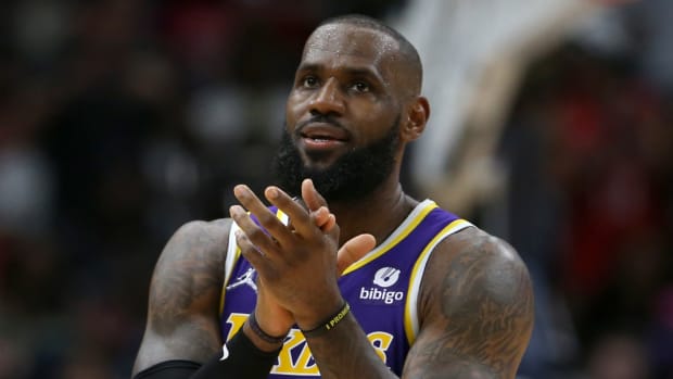 Los Angeles Lakers forward LeBron James (6)