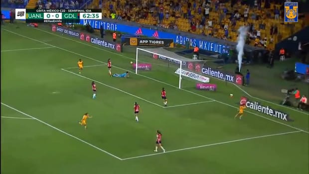 Mia Fishel's perfect movement and header goal vs Chivas Women