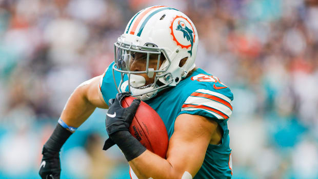 Phillip Lindsay running the ball for the Dolphins.
