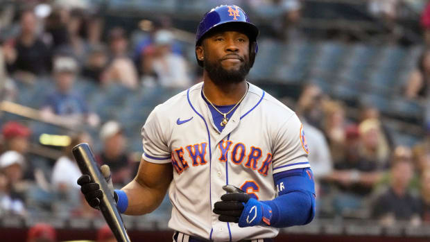 Mets right fielder Starling Marte (6) looks on after an at-bat.