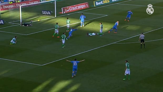 Great goal of Karim Benzema against Betis in 2014