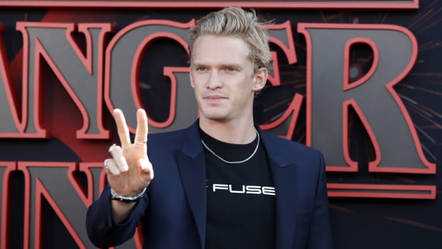 Cody Simpson puts up a peace sign at the Stranger Things season 3 premiere.