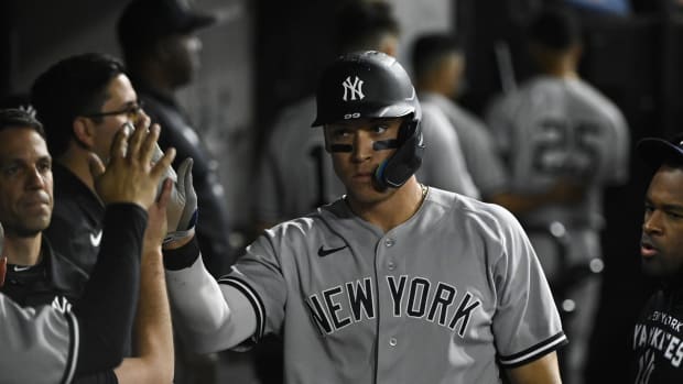 New York Yankees RF Aaron Judge gets high five in dugout