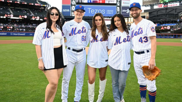 Yumi Nu, Brooks Nader, and Cindy Kimberly with Mets players.