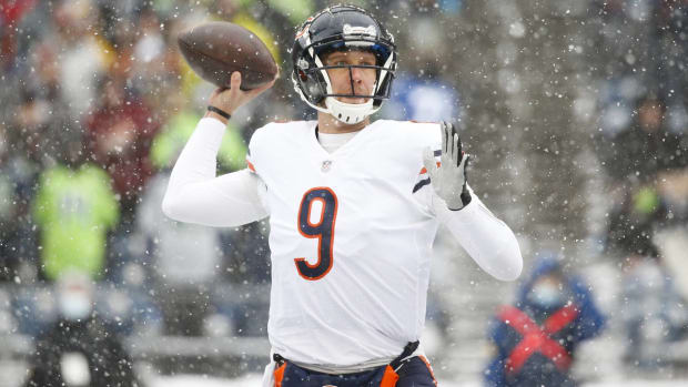 Nick Foles throws a pass in the snow for the Bears.