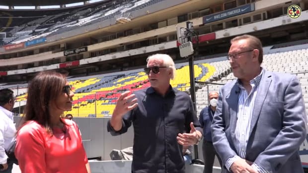 Rudi Völler visits Estadio Azteca