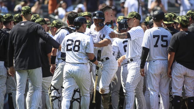 New York Yankees, Chicago White Sox benches clear