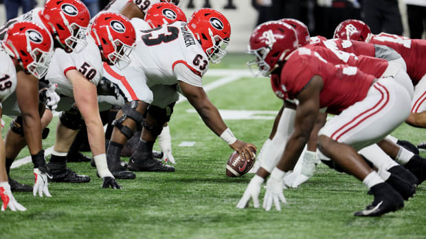INDIANAPOLIS, INDIANA - JANUARY 10: Line of scrimmage of the the Georgia Bulldogs against the Alabama Crimson Tide at Lucas Oil Stadium on January 10, 2022 in Indianapolis, Indiana. (Photo by Andy Lyons/Getty Images)