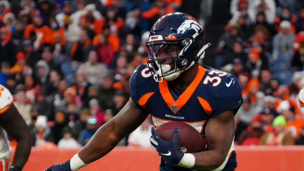 Denver Broncos running back Javonte Williams (33) runs the ball in the fourth quarter against the Kansas City Chiefs at Empower Field at Mile High.