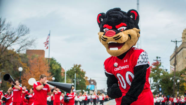 The Bearcat mascot pumps up the fans lined up along Clifton Avenue Saturday afternoon during the University of Cincinnati Homecoming Parade October 24, 2015. 102415 Uc Homecoming 01