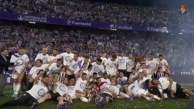 Valladolid celebrate their promotion: 'Jump, Ronaldo!'