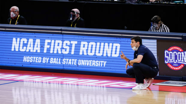 UNC Greensboro head coach Wes Miller speaks with players on the court during their game against Florida State in the first round of the 2021 NCAA Tournament on Saturday, March 20, 2021, at Bankers Life Fieldhouse in Indianapolis, Ind.