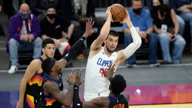 Apr 28, 2021; Phoenix, Arizona, USA; LA Clippers center Ivica Zubac (40) passes the ball amidst Phoenix Suns defenders during the first half at Phoenix Suns Arena. Mandatory Credit: Joe Camporeale-USA TODAY Sports