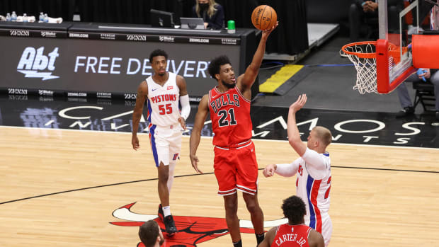 Feb 17, 2021; Chicago, Illinois, USA; Chicago Bulls forward Thaddeus Young (21) goes to the basket against Detroit Pistons center Mason Plumlee (24) during the first half of an NBA game at United Center. Mandatory Credit: Kamil Krzaczynski-USA TODAY Sports
