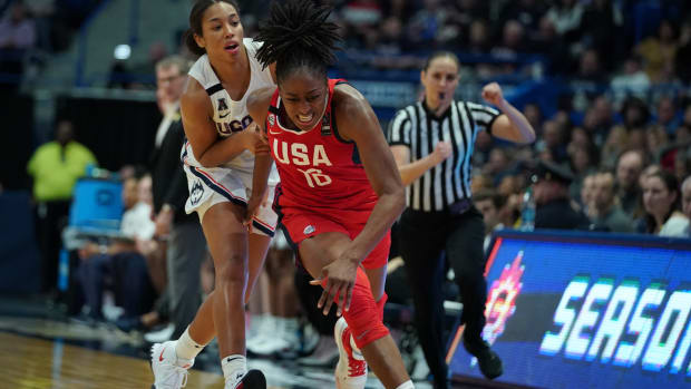 Nneka Ogwumike playing for Team USA