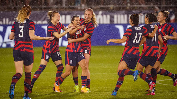 Tobin Heath scores for the USA vs Mexico