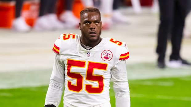 Nov 22, 2020; Paradise, Nevada, USA; Kansas City Chiefs defensive end Frank Clark (55) against the Las Vegas Raiders at Allegiant Stadium.