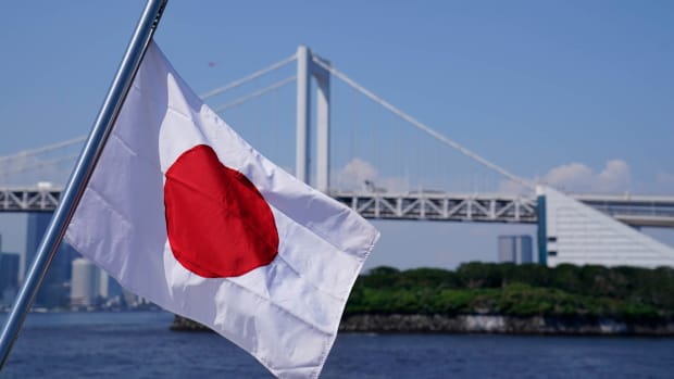 tokyo-opening-ceremony-flag