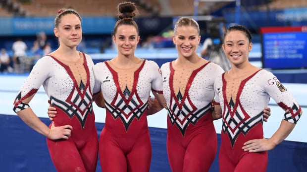 Us Women S Gymnastics Rough Start For Biles Team At Tokyo Olympics Sports Illustrated