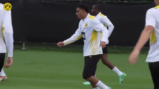 Dortmund's new signing Donyell Malen in training