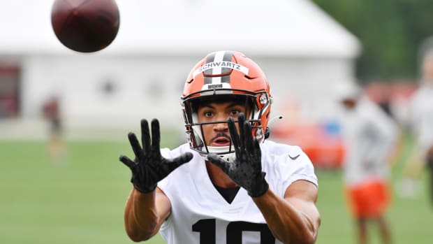 Jul 29, 2021; Berea, Ohio, USA; Cleveland Browns wide receiver Anthony Schwartz (10) catches a pass during training camp at CrossCountry Mortgage Campus. Mandatory Credit: Ken Blaze-USA TODAY Sports