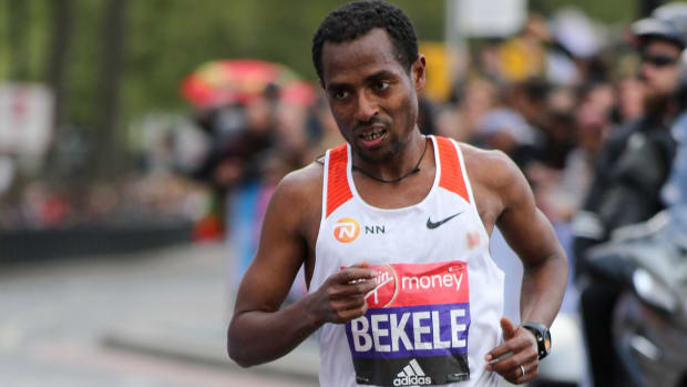 Kenenisa Bekele runs during the 2017 London Marathon