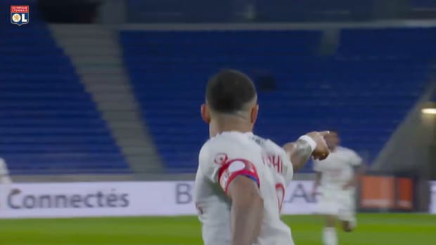 Depay double downs Strasbourg