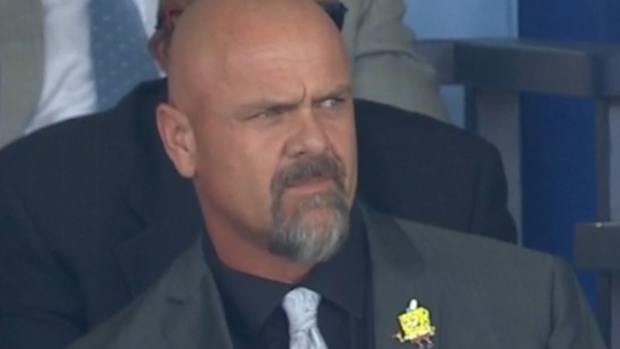 Larry Walker wears SpongeBob pin to Hall of Fame ceremony